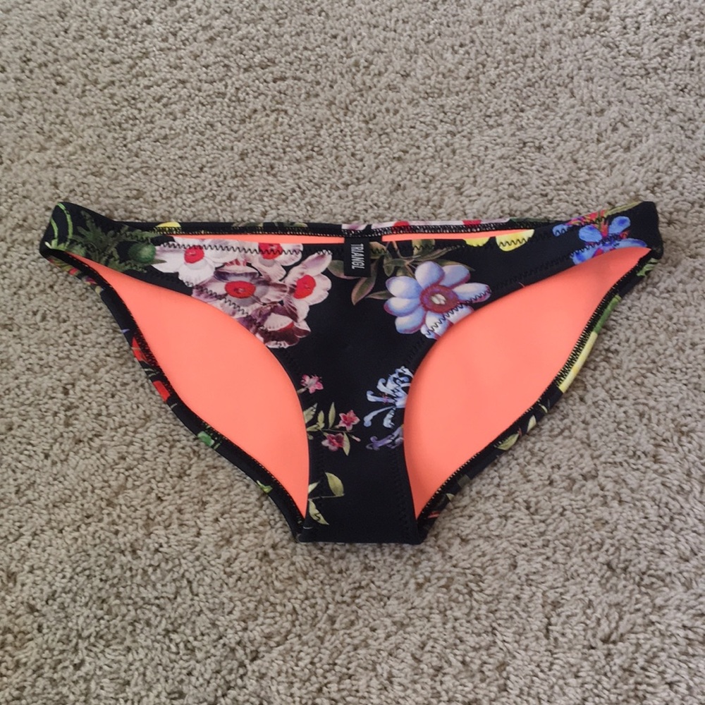 Triangl bottoms only worn once